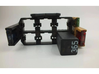 Pojistková skříňka 4A0937503C Audi A6 S6 C4 4A 1995