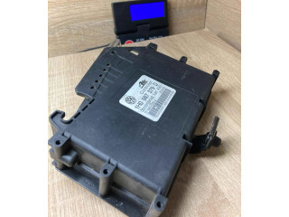 Блок управления АБС 1H0907379D Volkswagen Golf III