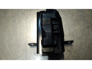 Замок заднего стекла