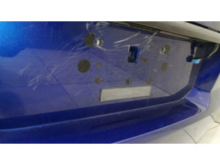 Задняя крышка (багажника)