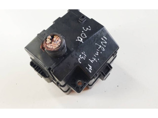 Блок предохранителей Infiniti M Y51