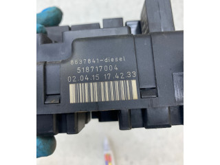 Блок предохранителей    8637841, 518717004   Volvo V70