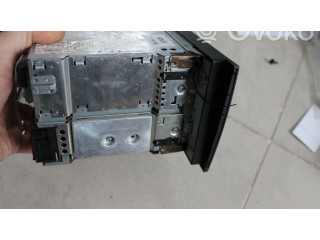 Радио/ проигрыватель CD/DVD / навигация