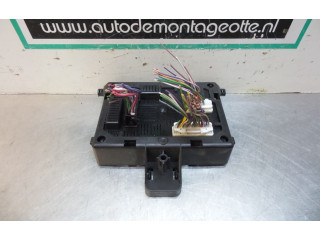 Блок предохранителей  8200652286, 281181266A   Renault Clio III    