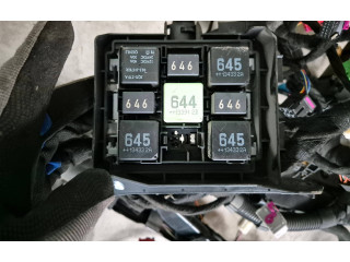 Pojistková skříňka 7P0937548F Volkswagen Touareg II 2013