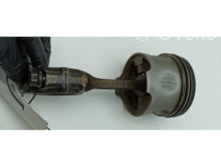 Píst 11004 Mercedes-Benz S W116 pro benzínový motor 2.8