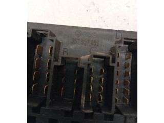Блок предохранителей  357937039   Volkswagen Transporter - Caravelle T4    