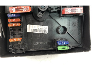 Блок предохранителей 1K0937125C Skoda Octavia Mk2 (1Z)