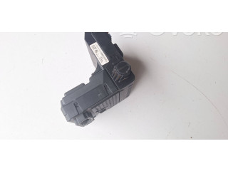 Блок предохранителей    30728356, 12216069   Volvo V70