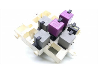 Блок предохранителей 4230082 Saab 9-5