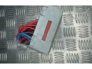 Блок предохранителей  9162439   Volvo S80    