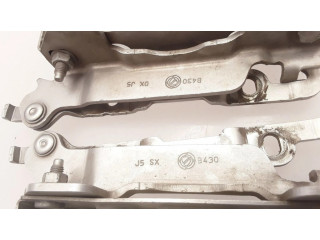 Петля (петли) капота двигателя