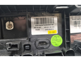 Дисплей 9841452080 Peugeot 2008 II