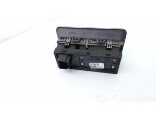 Выключатель открытия задней двери