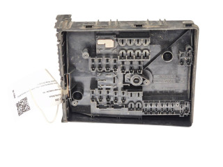 Блок предохранителей  1K0937808   Volkswagen Caddy    