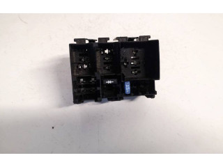 Блок предохранителей     Dacia Sandero    