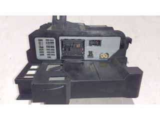 Радио/ проигрыватель CD/DVD / навигация