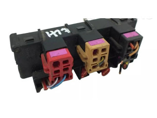 Блок предохранителей 8L0941822 Volkswagen Golf IV