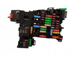 Блок предохранителей 5Q0937615C Skoda Karoq