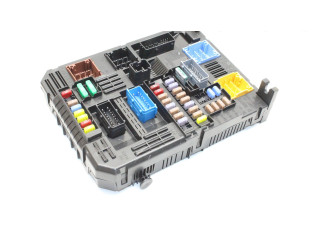 Блок предохранителей 9832881080   Peugeot 2008 II    