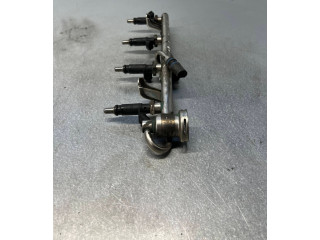 Топливная рампа 058133681, 058133681   Audi A3 S3 8L  