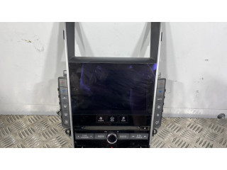 Радио/ проигрыватель CD/DVD / навигация