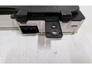 Přístrojová deska Lincoln Navigator 2004