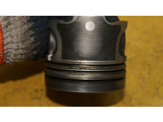  Поршень с шатуном    Renault Clio III  