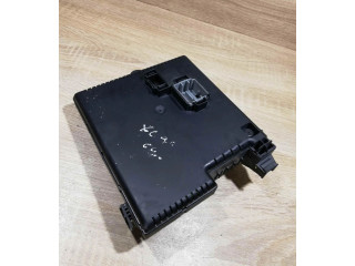 Блок предохранителей 8676391, 12217799 Volvo XC90