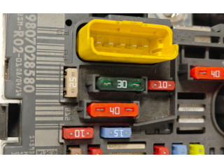 Pojistková skříňka 9807028580 Peugeot 3008 2015