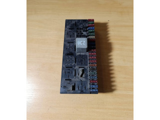 Блок предохранителей 443941822B   Audi 80 90 S2 B4    