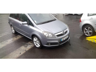 Pojistková skříňka Радио/ проигрыватель / навигация 13251048 Opel Zafira B 2006