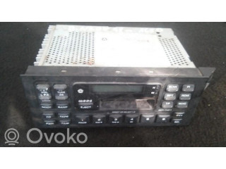 Радио/ проигрыватель CD/DVD / навигация