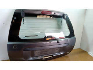 Задняя крышка (багажника)