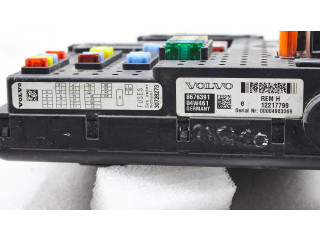 Блок предохранителей 8676391   Volvo V70    