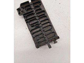 Блок предохранителей  357937039   Volkswagen Transporter - Caravelle T4    