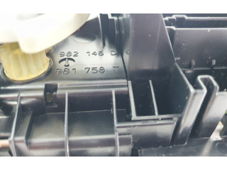 Блок управления климат-контролем 69747020   Volkswagen Transporter  Caravelle T5