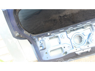 Задняя крышка (багажника)