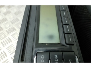 Радио/ проигрыватель CD/DVD / навигация