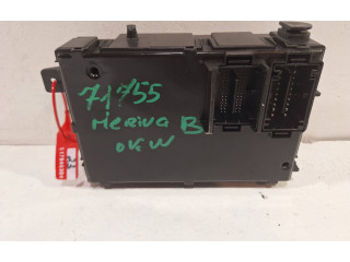 Блок предохранителей 13469254 Opel Meriva B