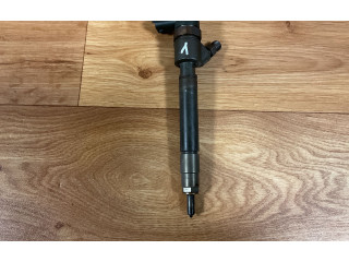 Форсунка 30777526    Volvo V70  D5244T5 