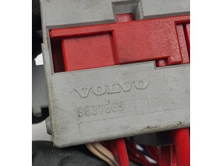 Блок предохранителей  8637669   Volvo XC90    