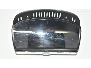 Радио/ проигрыватель CD/DVD / навигация