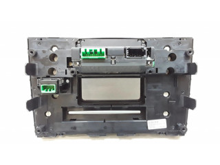 Радио/ проигрыватель CD/DVD / навигация