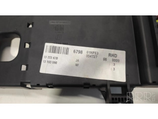 Pojistková skříňka 13223678, 13193590 Opel Vectra C 2007