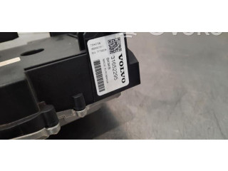 Pojistková skříňka 31652295 Volvo V60 2018