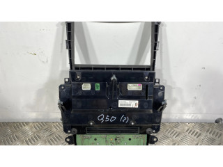 Радио/ проигрыватель CD/DVD / навигация