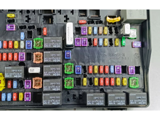 Блок предохранителей P68251627AB Jeep Grand Cherokee