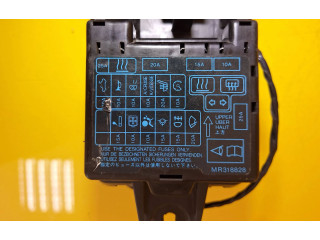 Блок предохранителей MB953355, MR318828 Mitsubishi Carisma
