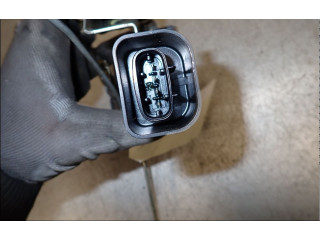 Zámek zadních dveří 8251065D01   Suzuki Grand Vitara I 1999